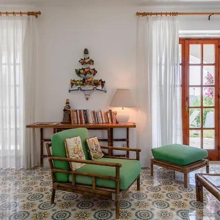 Con Piscina Condivisa E Giardino Esclusivo Di 1000 Mq Villa