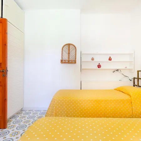 Villa Con Piscina Condivisa E Giardino Esclusivo Di 1000 Mq
