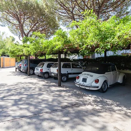 Con Piscina Condivisa E Giardino Esclusivo Di 1000 Mq Villa