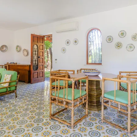 Con Piscina Condivisa E Giardino Esclusivo Di 1000 Mq