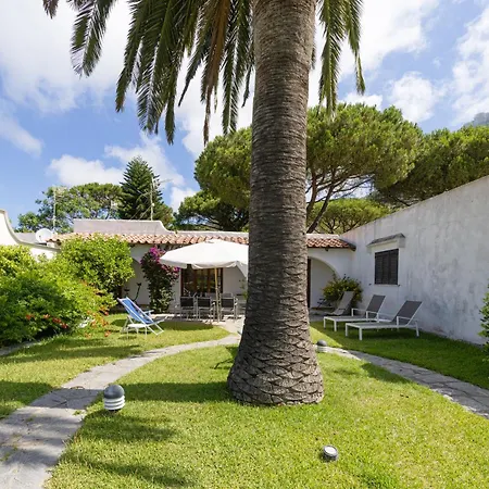 Villa Con Piscina Condivisa E Giardino Esclusivo Di 1000 Mq *