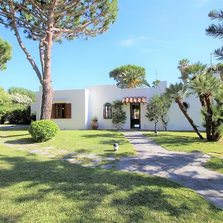 Con Piscina Condivisa E Giardino Esclusivo Di 1000 Mq *