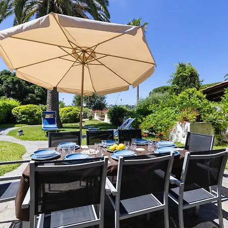 Con Giardino Esclusivo Di 1000 Mq, Piscina, Tennis, Calcio, Bocce * Forio di Ischia