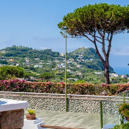 Villa Con Giardino Esclusivo Di 1000 Mq, Piscina, Tennis, Calcio, Bocce