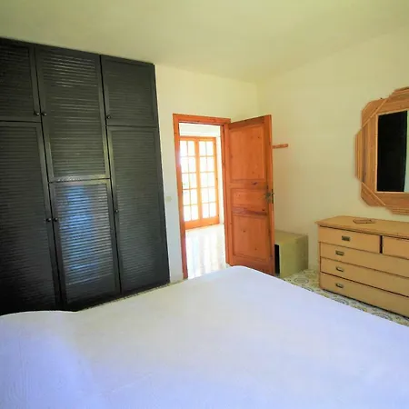 Villa Con Giardino Esclusivo Di 1000 Mq, Piscina, Tennis, Calcio, Bocce