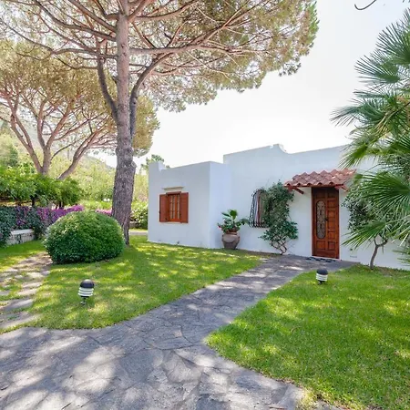 Villa Con Giardino Esclusivo Di 1000 Mq, Piscina, Tennis, Calcio, Bocce *