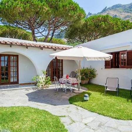 Villa Con Giardino Esclusivo Di 1000 Mq, Piscina, Tennis, Calcio, Bocce Forio (Isola d'Ischia)