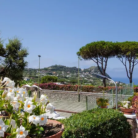 Villa Con Giardino Esclusivo Di 1000 Mq, Piscina, Tennis, Calcio, Bocce *