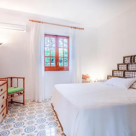 Villa Con Giardino Esclusivo Di 1000 Mq, Piscina, Tennis, Calcio, Bocce *