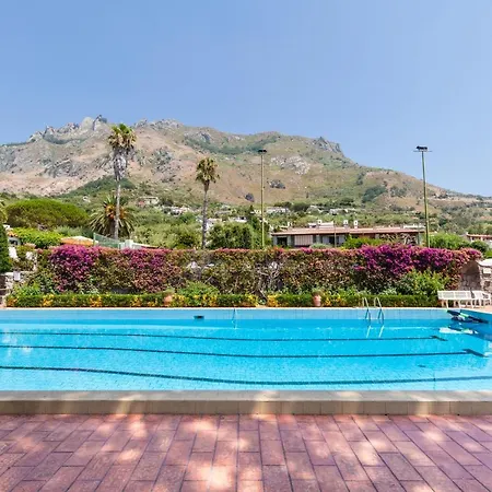 Con Giardino Esclusivo Di 1000 Mq, Piscina, Tennis, Calcio, Bocce Villa *