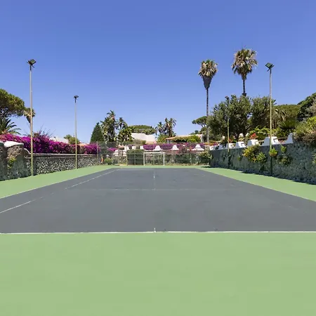 Con Giardino Esclusivo Di 1000 Mq, Piscina, Tennis, Calcio, Bocce Villa