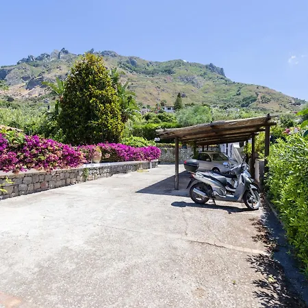 Con Giardino Esclusivo Di 1000 Mq, Piscina, Tennis, Calcio, Bocce * Forio (Isola d'Ischia)
