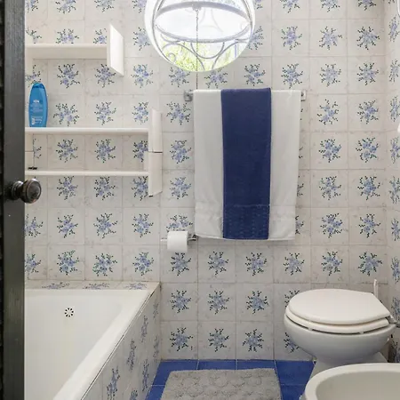 Villa Con Giardino Esclusivo Di 1000 Mq, Piscina, Tennis, Calcio, Bocce