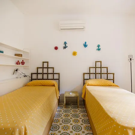 Villa Con Giardino Esclusivo Di 1000 Mq, Piscina, Tennis, Calcio, Bocce Forio (Isola d'Ischia)