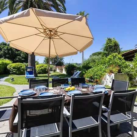 Con Giardino Esclusivo Di 1000 Mq, Piscina, Tennis, Calcio, Bocce * Forio (Isola d'Ischia)