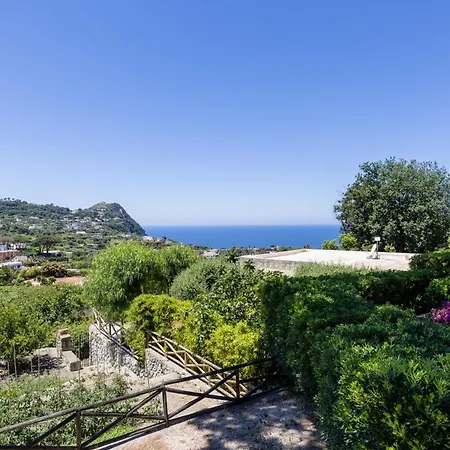 Villa Con Giardino Esclusivo Di 1000 Mq, Piscina, Tennis, Calcio, Bocce