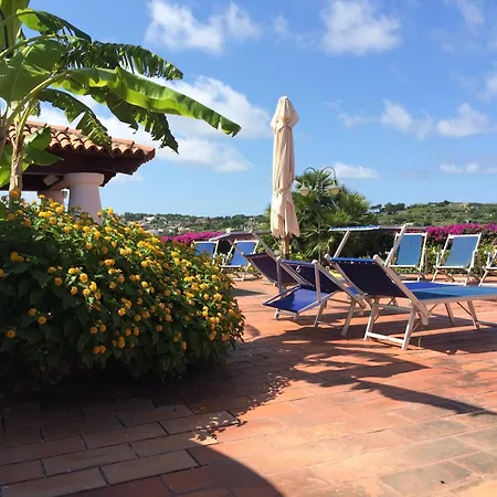 Con Giardino Esclusivo Di 1000 Mq, Piscina, Tennis, Calcio, Bocce * Forio (Isola d'Ischia)
