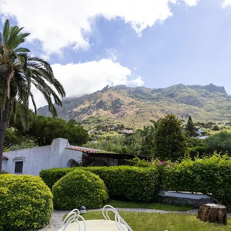 Con Giardino Esclusivo Di 1000 Mq, Piscina, Tennis, Calcio, Bocce Villa *
