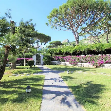 Con Giardino Esclusivo Di 1000 Mq, Piscina, Tennis, Calcio, Bocce * Forio (Isola d'Ischia)